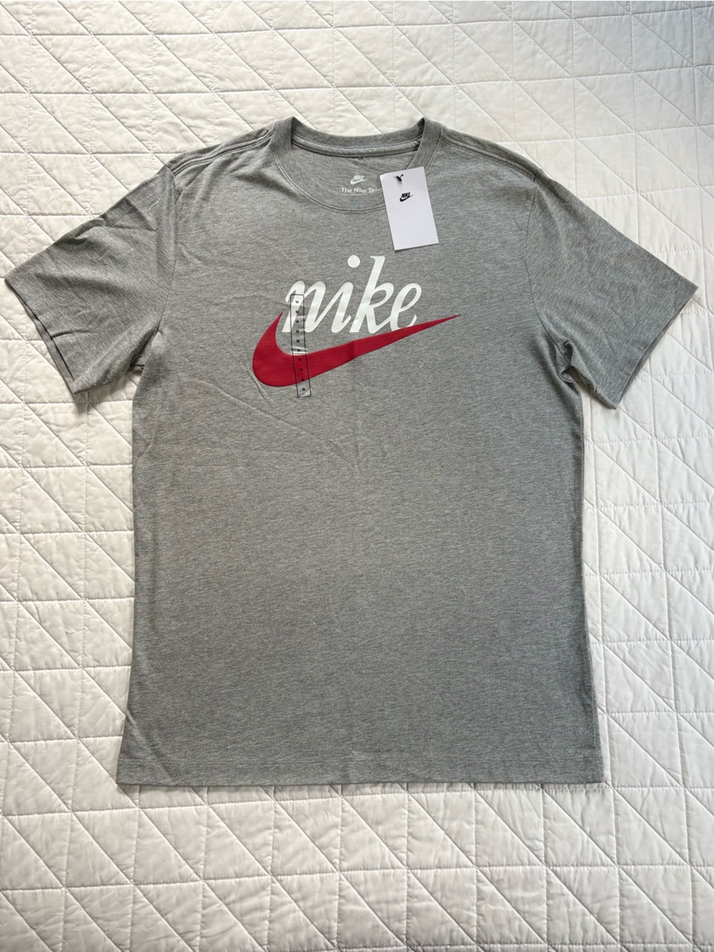 Nike Men's Heather Gray Red & White Logo Graphic T-Shirt - Size M NWT